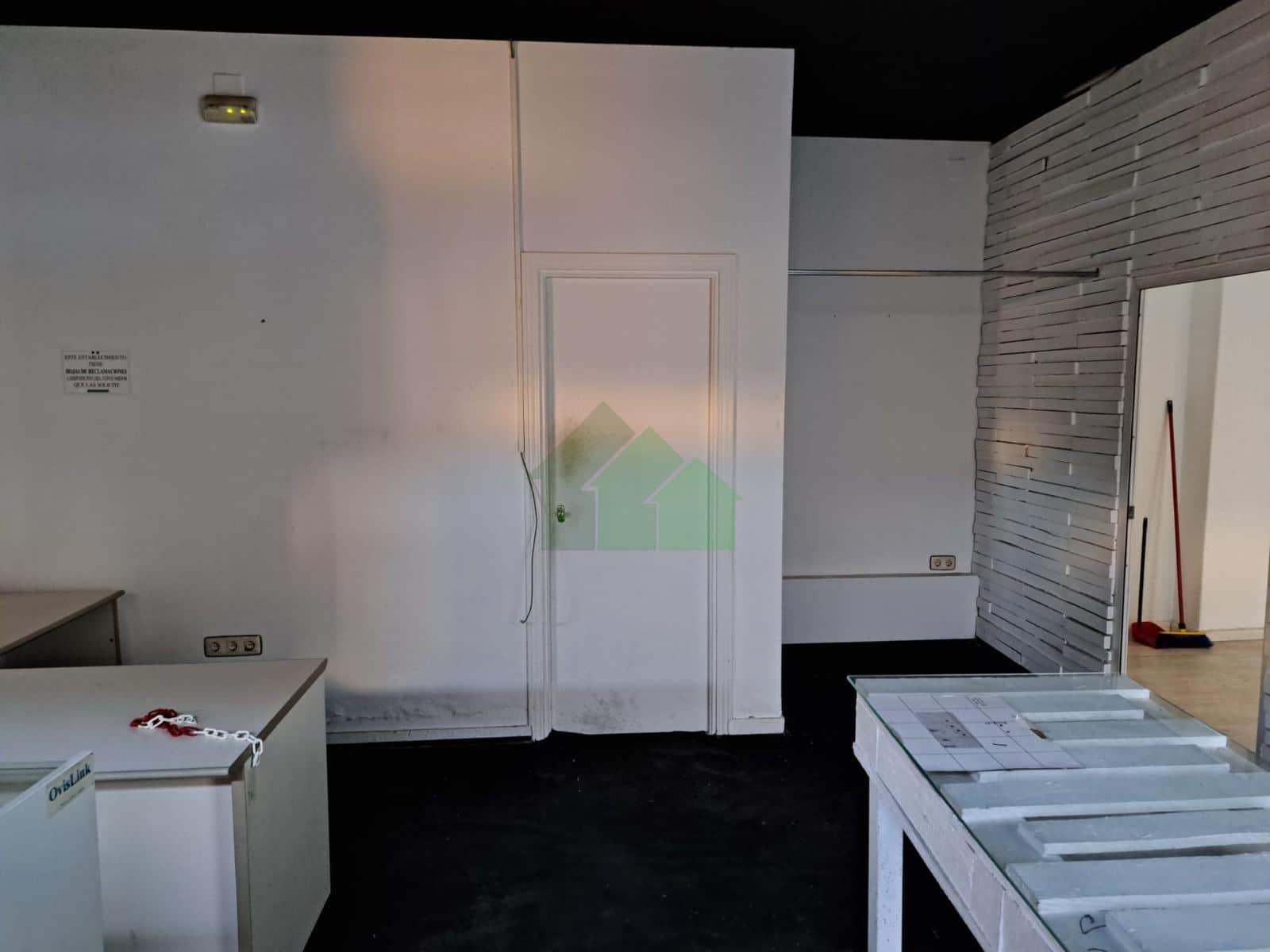 LOCAL COMERCIAL DE ESQUINA, CON MUCHA LUZ.......... - Foto 5