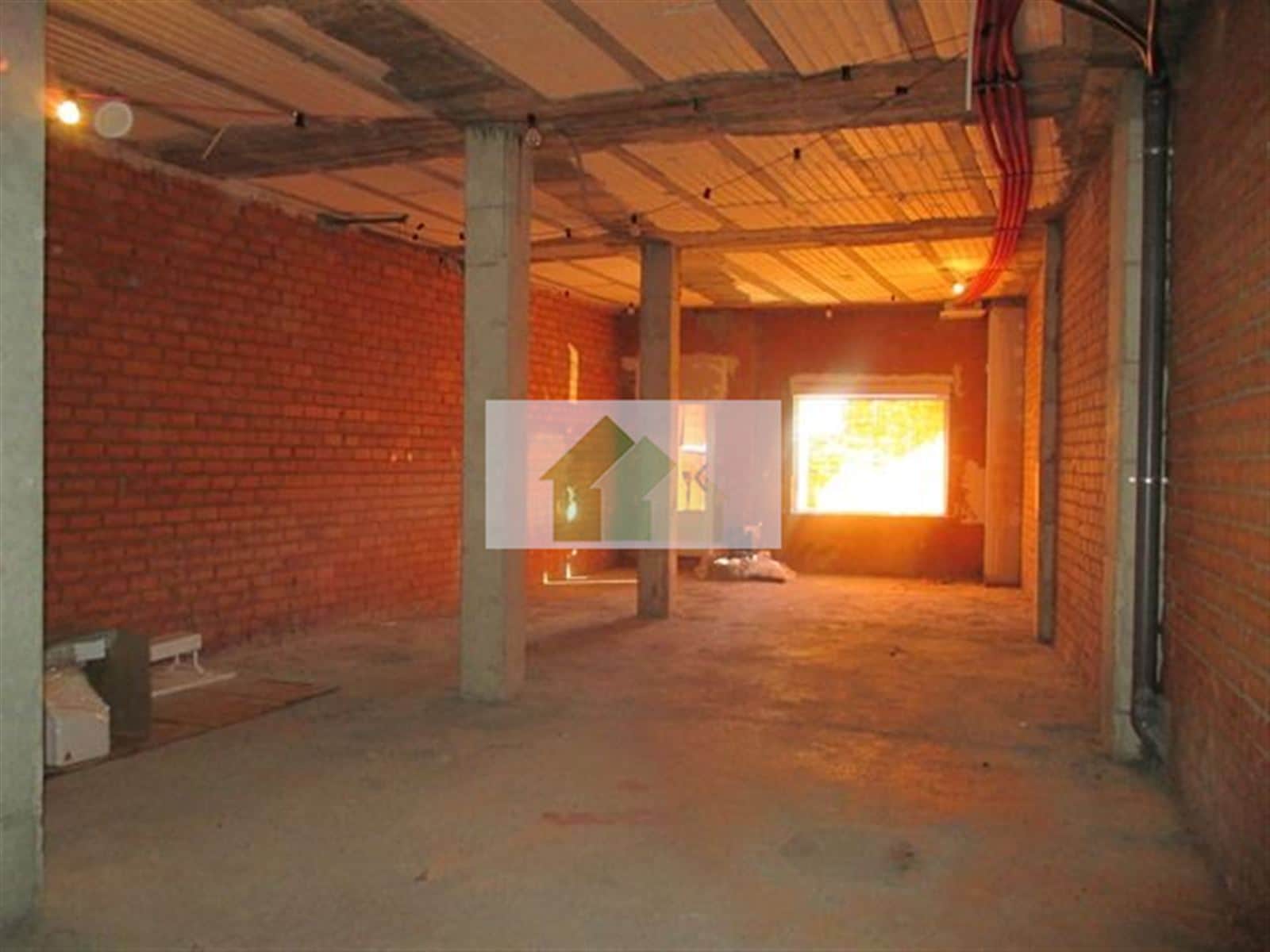VENTA DE AMPLIO LOCAL COMERCIAL EN BRUTO. PUEBLA DE LA CALZADA - Foto 2
