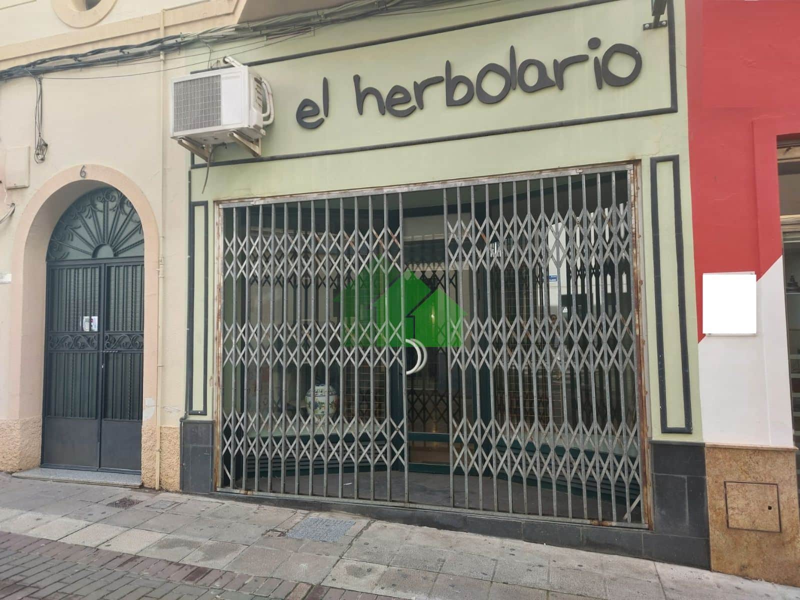l-245: VENTA DE LOCAL COMERCIAL CON SÓTANO EN EL CENTRO DE MONTIJO - Foto 2