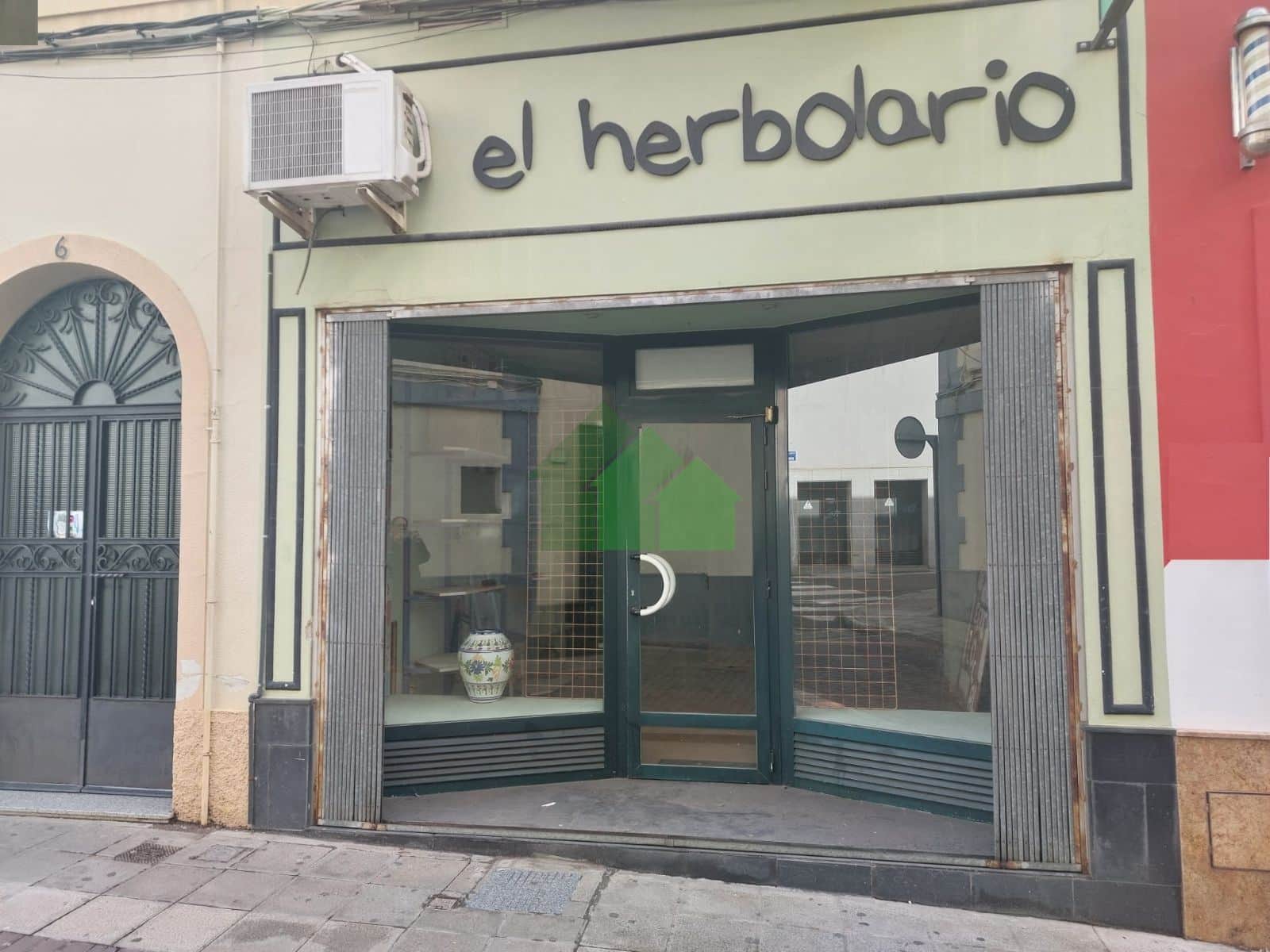 l-245: VENTA DE LOCAL COMERCIAL CON SÓTANO EN EL CENTRO DE MONTIJO - Foto 1
