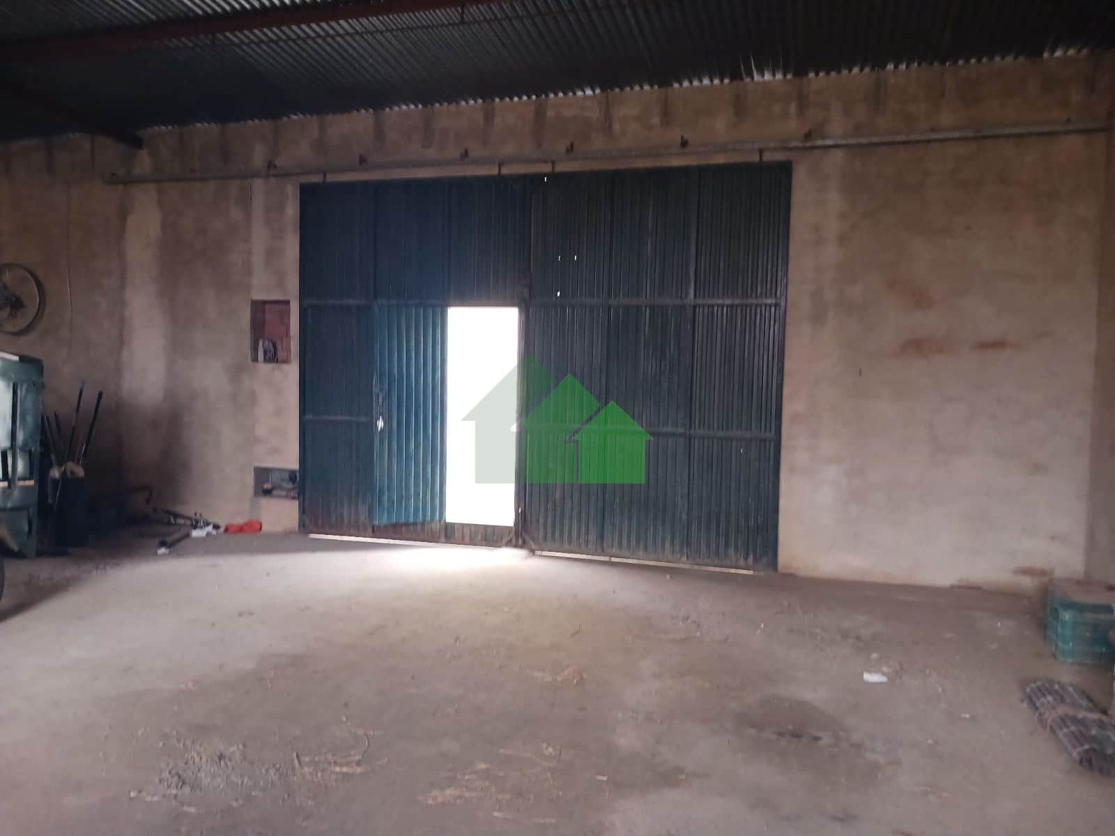 VENTA DE NAVE , DE ESQUINA, EN MONTIJO - Foto 4