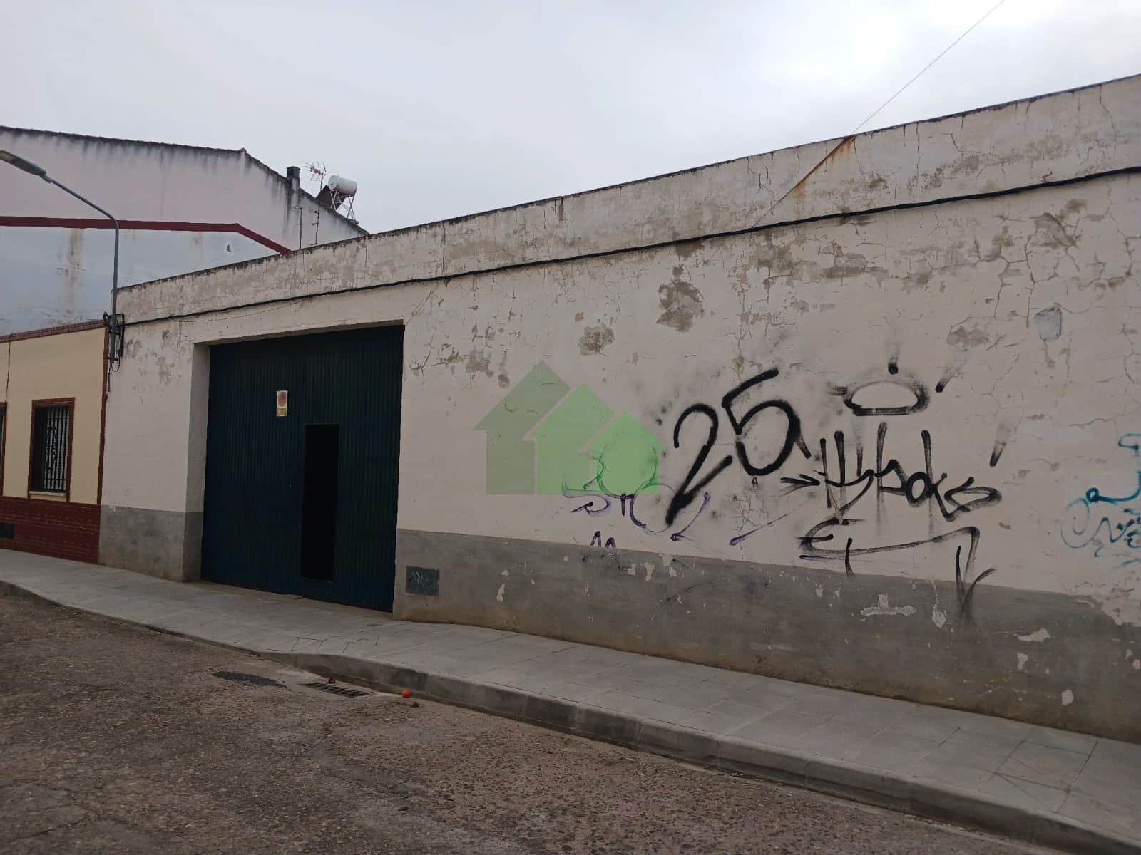 VENTA DE NAVE , DE ESQUINA, EN MONTIJO - Foto 1