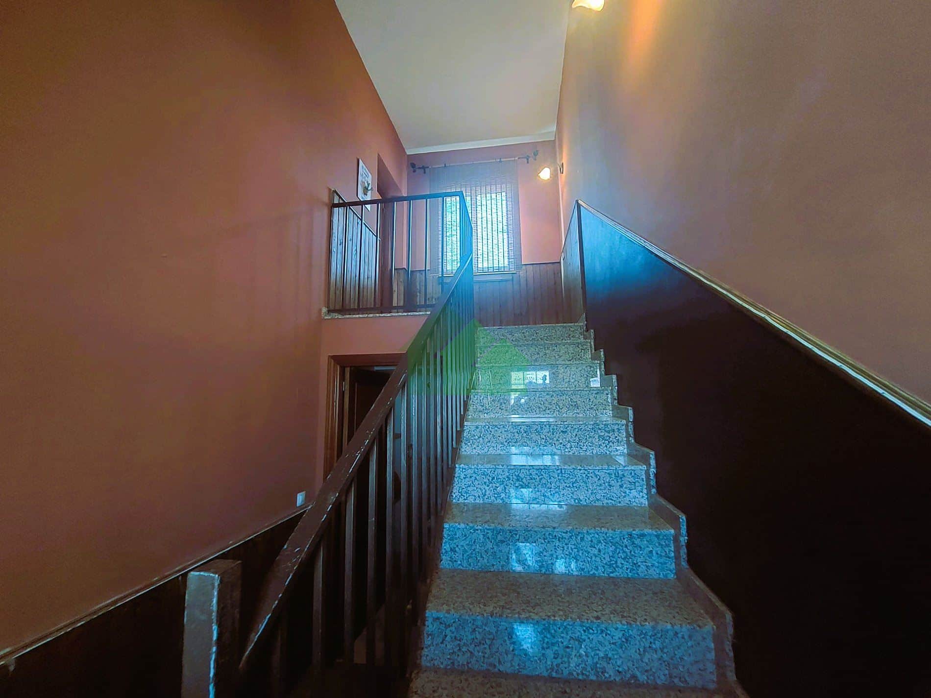 P-665: VENTA DE PISO EN PLANTA PRIMERA CON BUHARDILLA O ALMACEN EN LOBÓN. - Foto 2