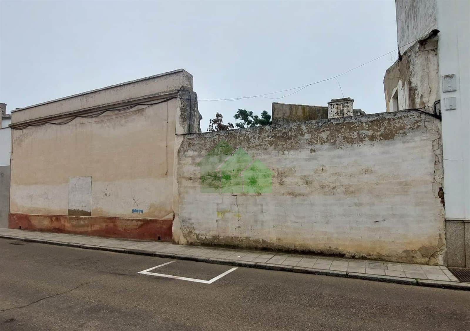 VENTA DE SOLAR A DOS CALLES EN EL CENTRO DE MONTIJO, - Foto 2