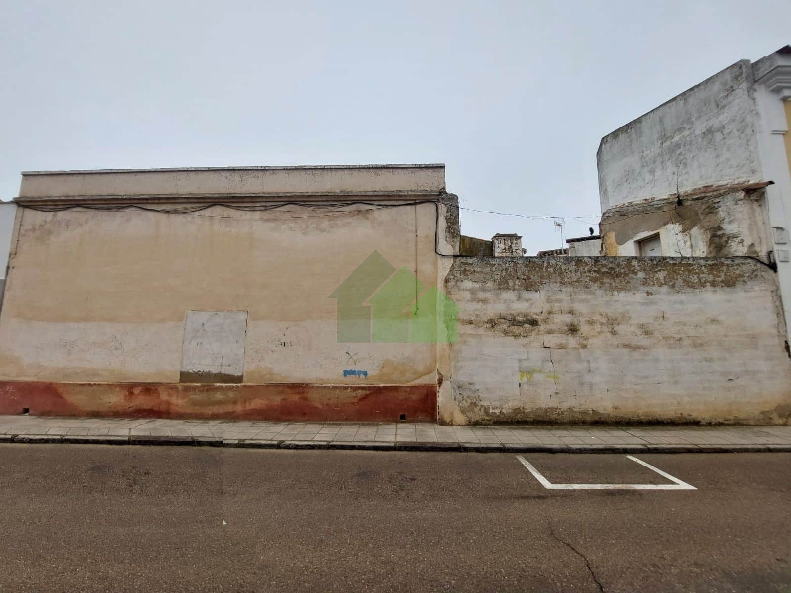 VENTA DE SOLAR A DOS CALLES EN EL CENTRO DE MONTIJO, - Foto 3