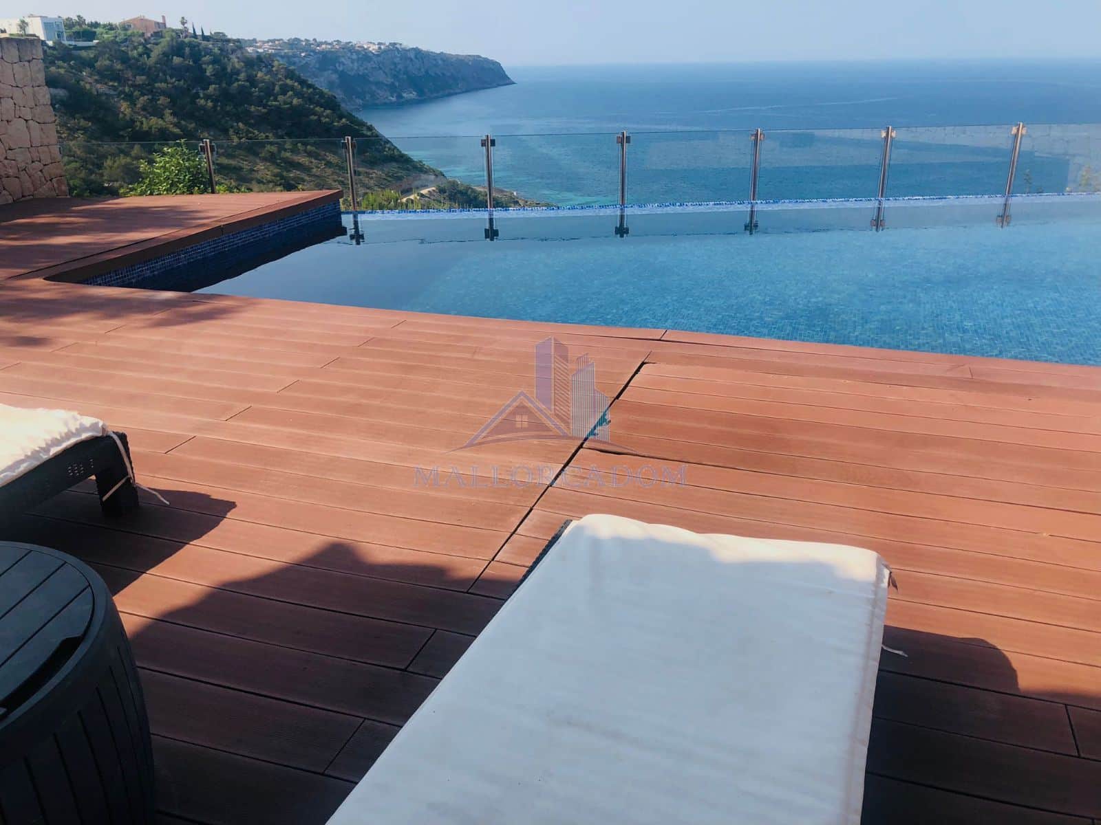 Precioso chalet pareado con FABULOSAS vistas al mar en Puig de Ros. - Foto 1