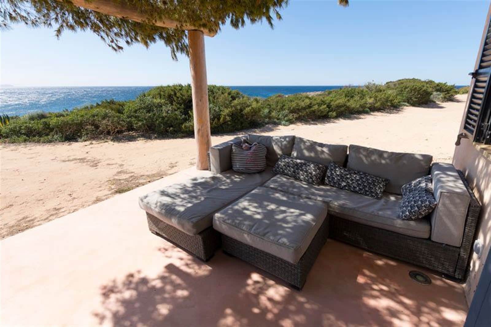 Casita de tres dormitorios en un entorno natural con vista mar - Foto 1