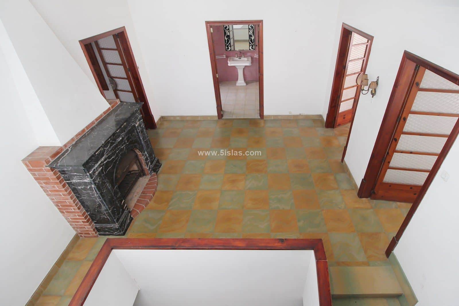 Edificio con gran local y terrazas - Foto 4