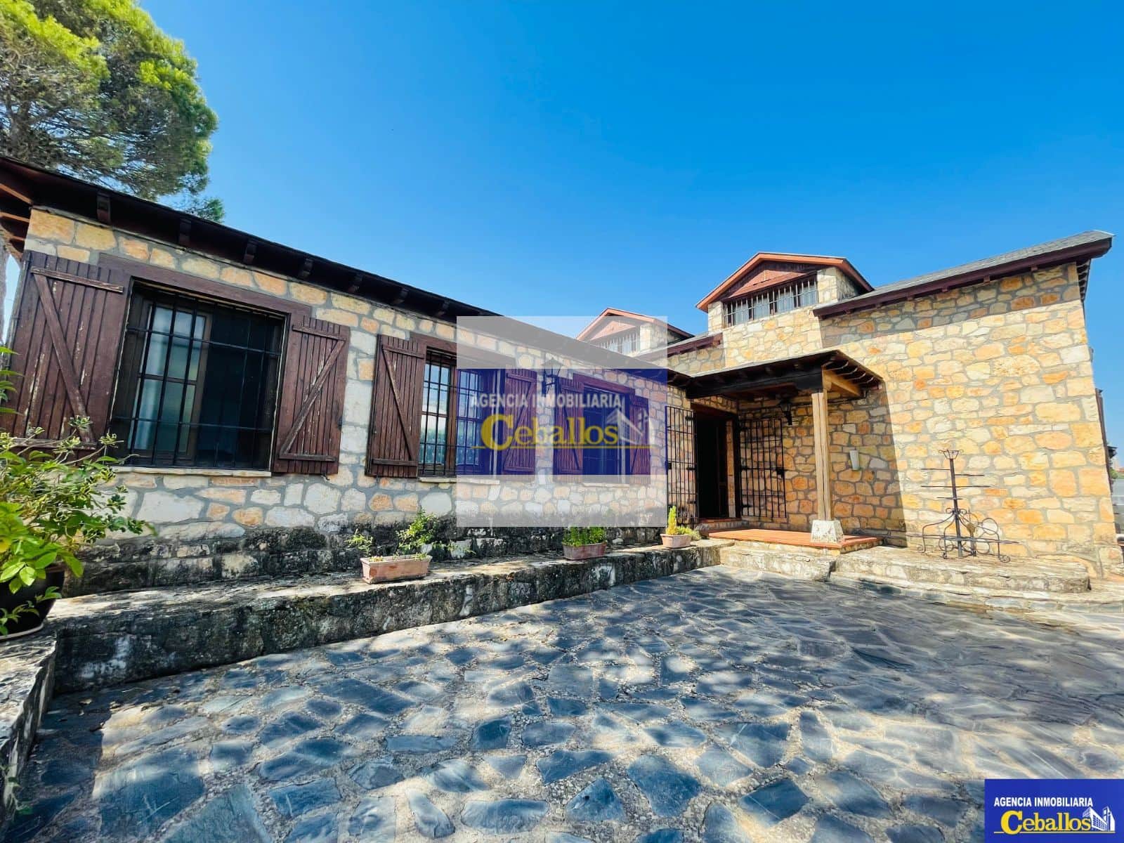 Exclusiva vivienda con casa de invitados en El Clavín - Foto 2