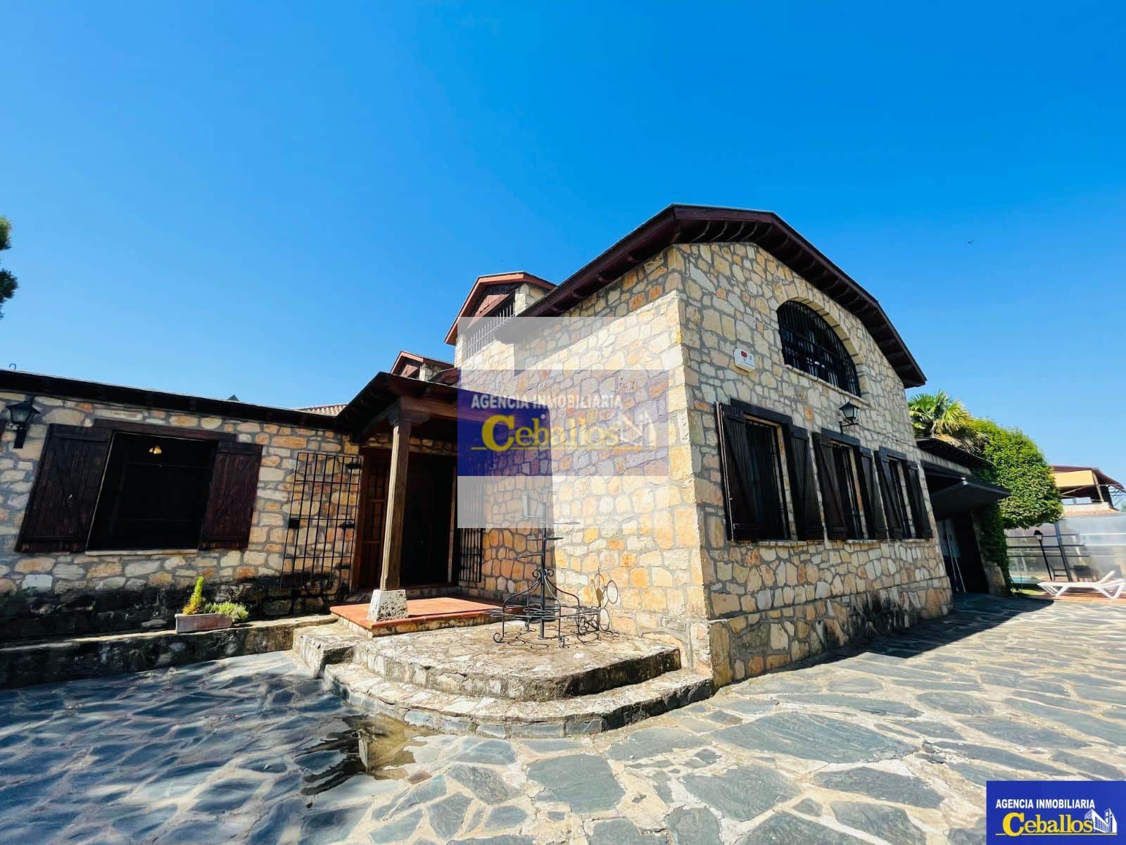 Exclusiva vivienda con casa de invitados en El Clavín - Foto 1