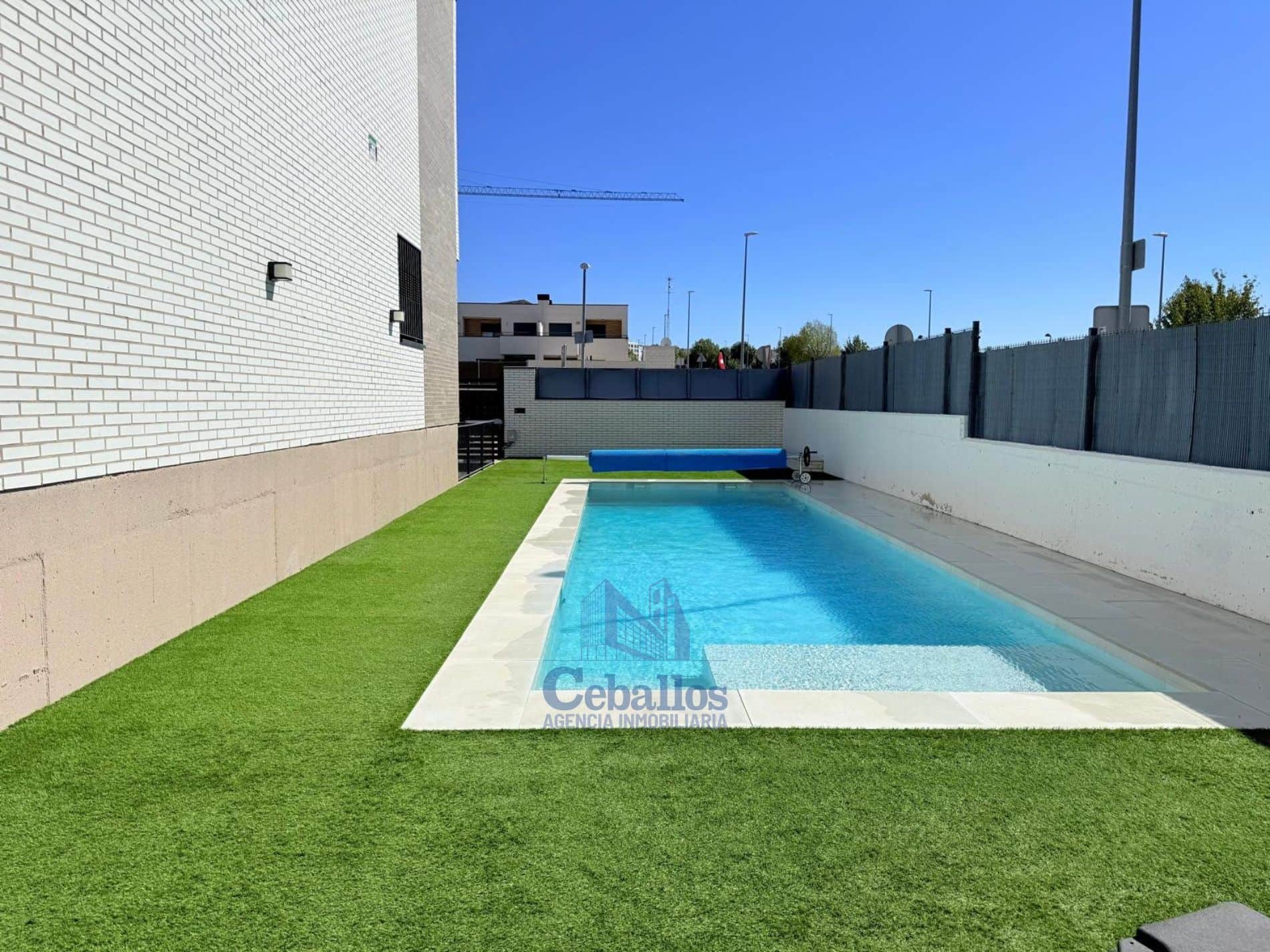 ¡Vive la Experiencia Única de Lujo y Naturaleza en Este Chalet de Esquina en Aguas Vivas, a Minutos del Centro de Guadalajara!  Disfruta de la tranquilidad y la comodidad en este exclusivo chalet de esquina, rodeado de la belleza natural. - Foto 5