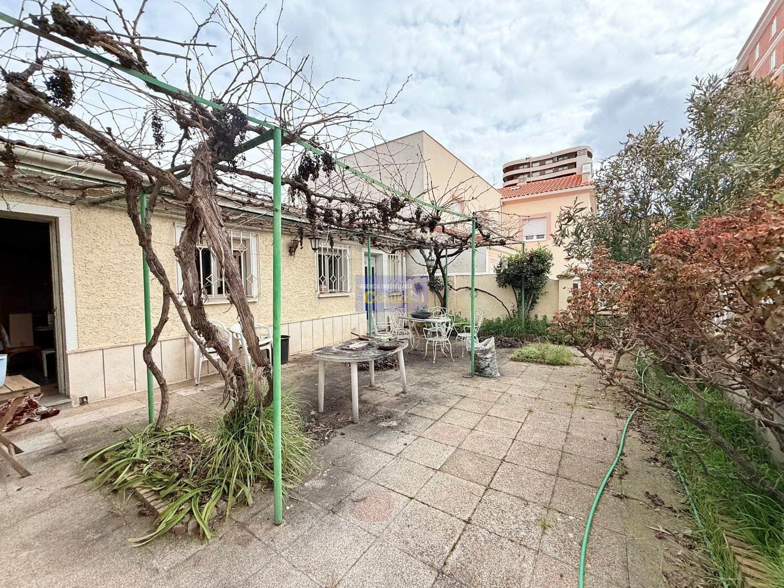 🏡 Excepcional Chalet Adosado en el Corazón de Guadalajara – Elegancia, Exclusividad y Confort - Foto 5