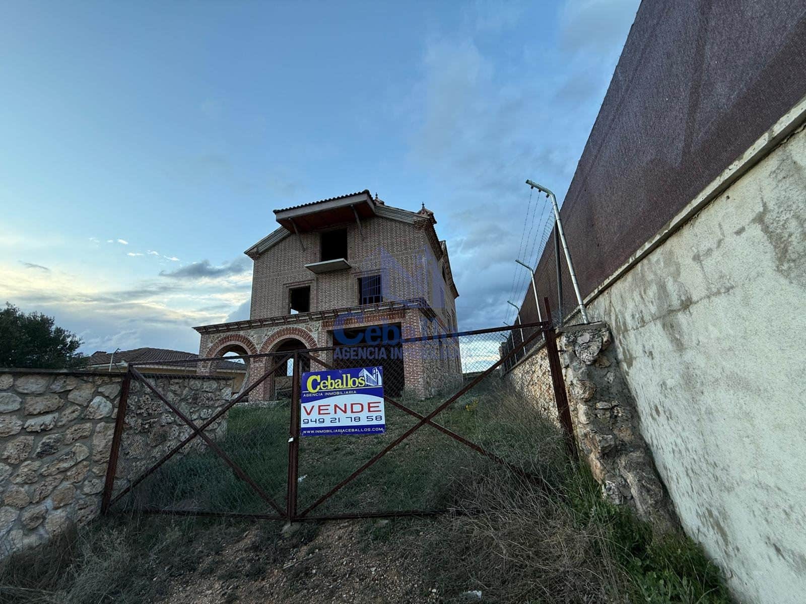 🏡✨ Vive donde el paisaje y la arquitectura se encuentran – Casa con proyecto en construcción en Cifuentes, Guadalajara - Foto 1