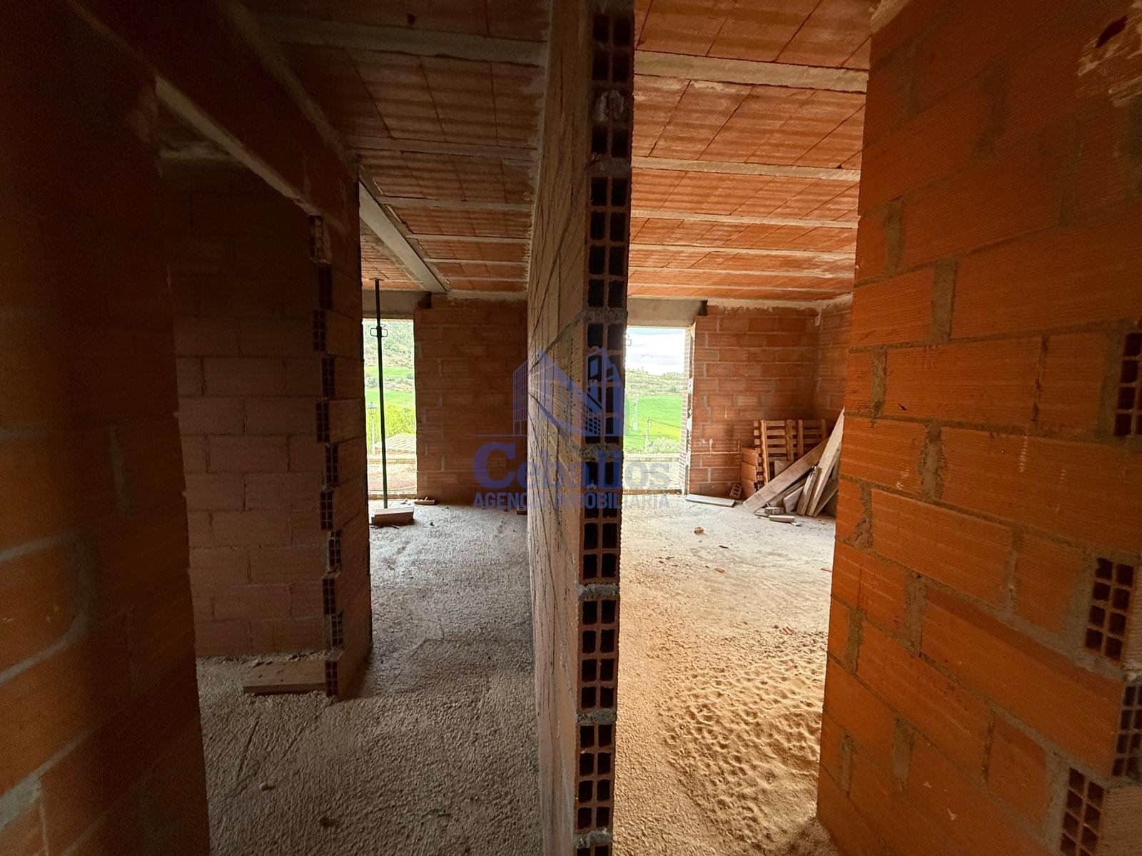 🏡✨ Vive donde el paisaje y la arquitectura se encuentran – Casa con proyecto en construcción en Cifuentes, Guadalajara - Foto 5