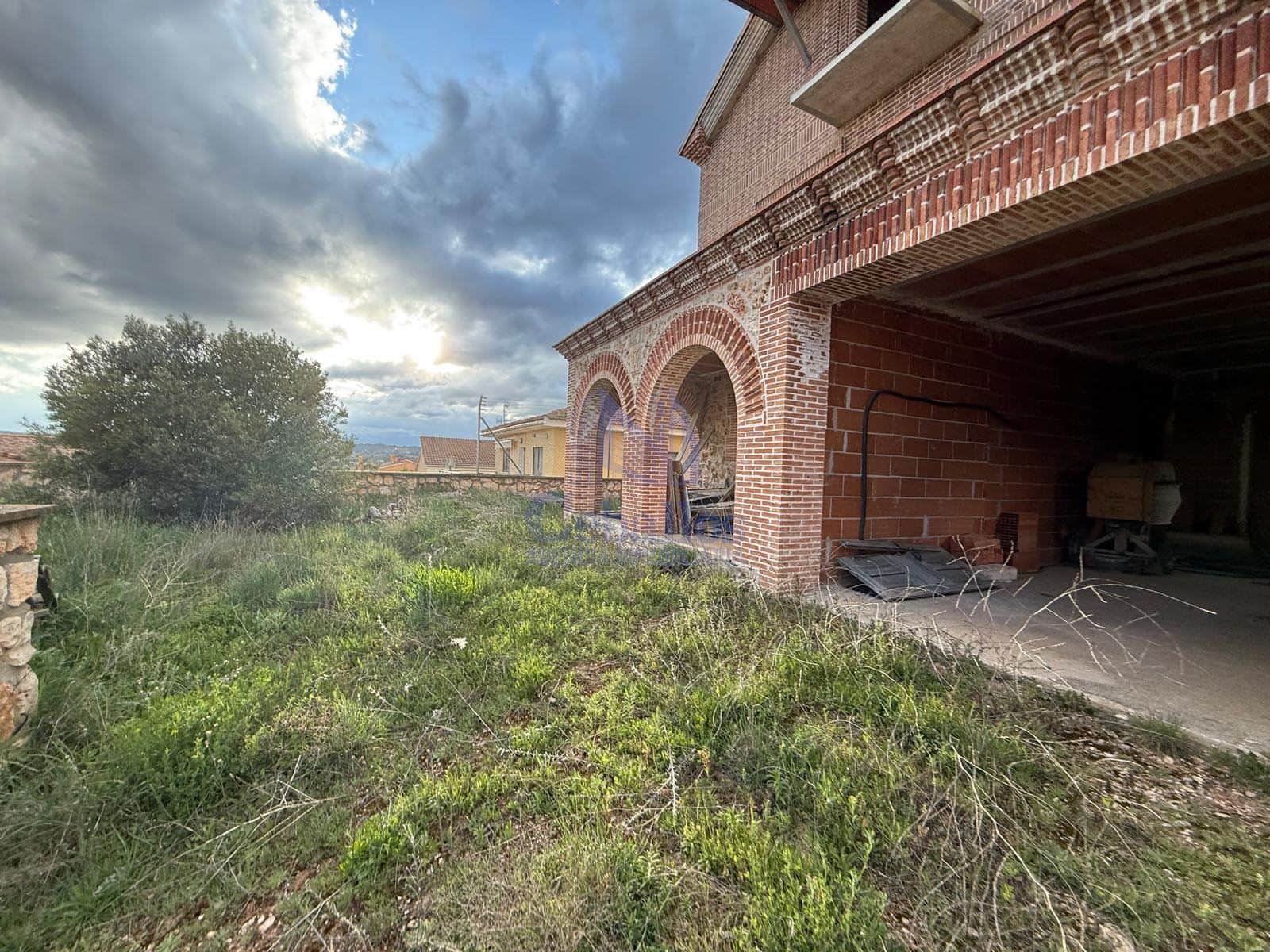 🏡✨ Vive donde el paisaje y la arquitectura se encuentran – Casa con proyecto en construcción en Cifuentes, Guadalajara - Foto 3