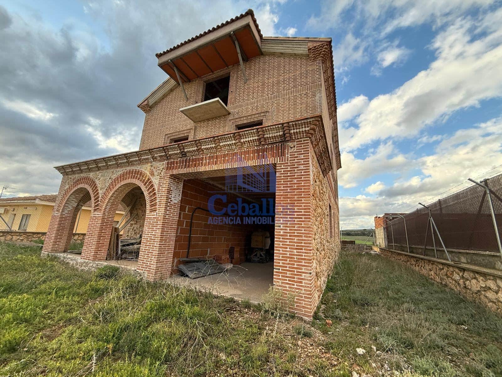 🏡✨ Vive donde el paisaje y la arquitectura se encuentran – Casa con proyecto en construcción en Cifuentes, Guadalajara - Foto 4