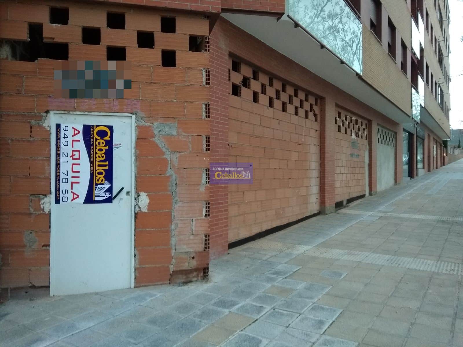 Local comercial en alquiler en Guadalajara - Foto 2