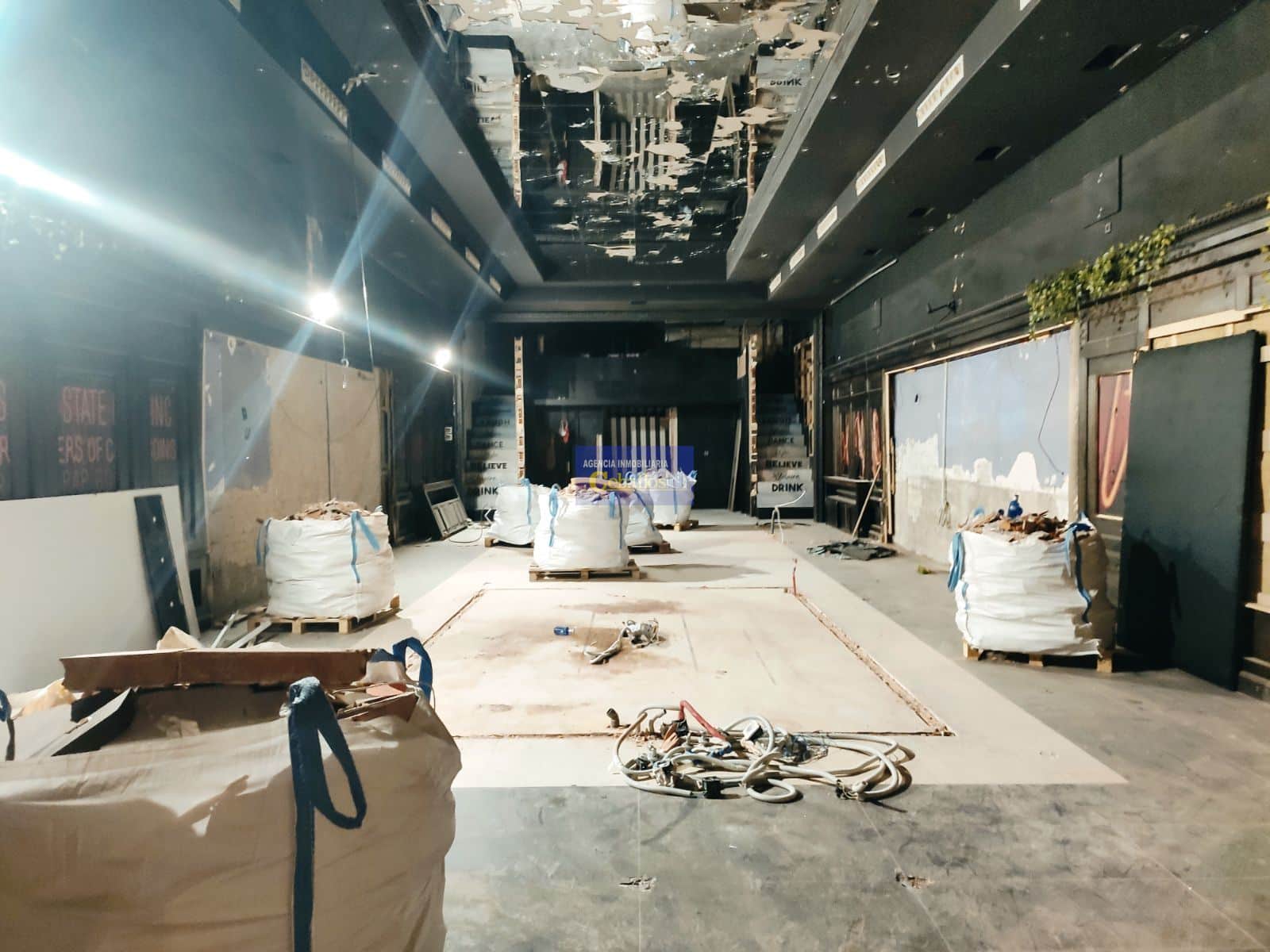 ¡Oportunidad única en Avenida Castilla! Local comercial con un gran potencial. - Foto 5