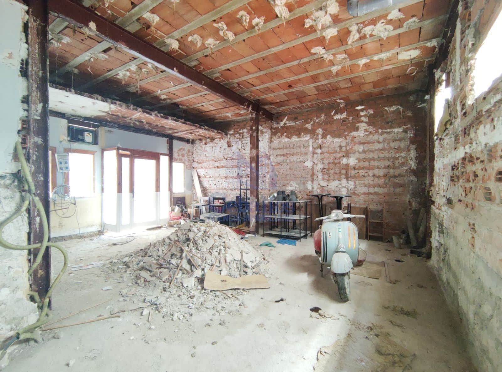 Local para Arrendamiento: Oportunidad de Establecer tu Bar en el Corazón de Guadalajara - Foto 2