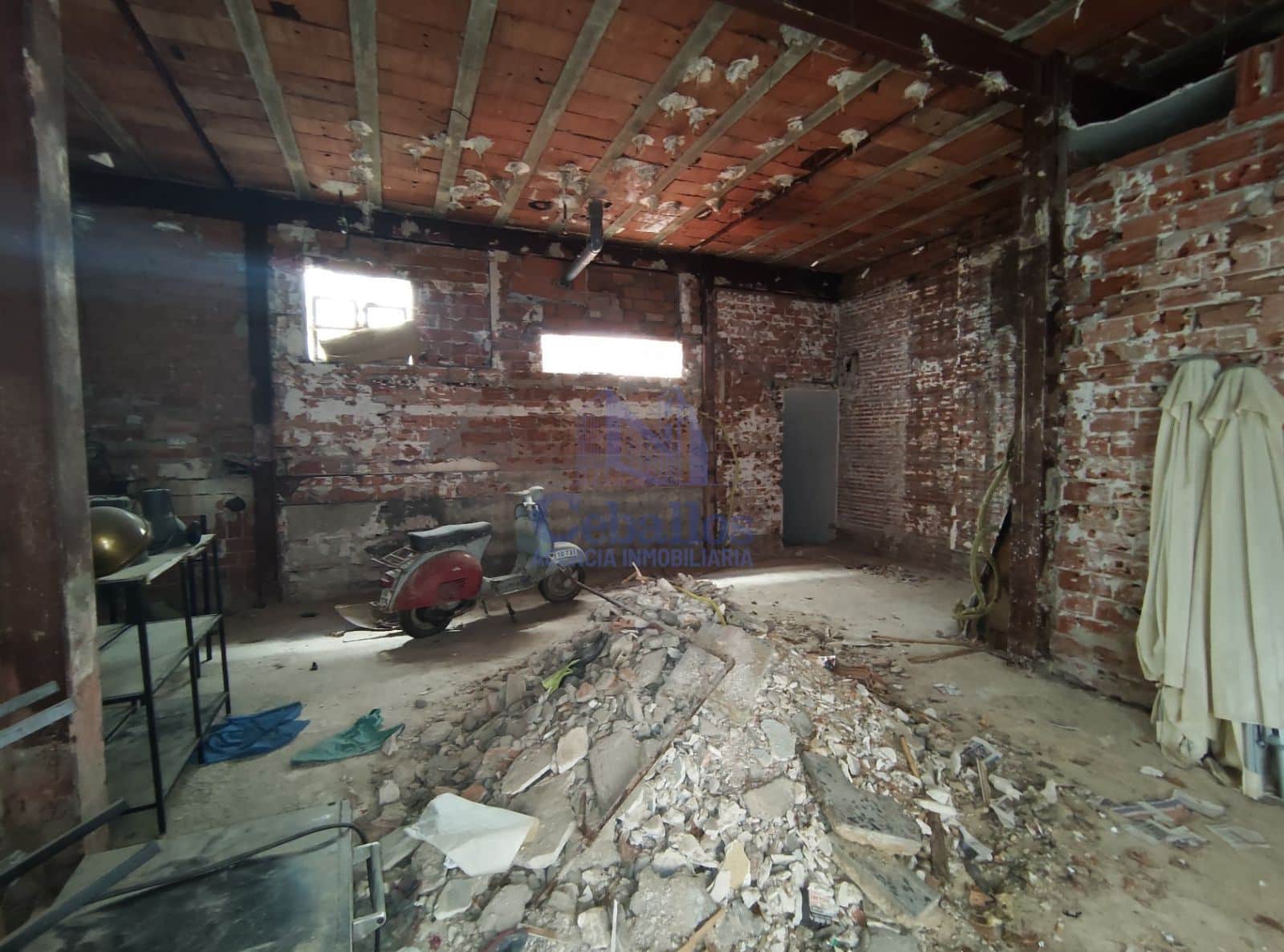 Local para Arrendamiento: Oportunidad de Establecer tu Bar en el Corazón de Guadalajara - Foto 3