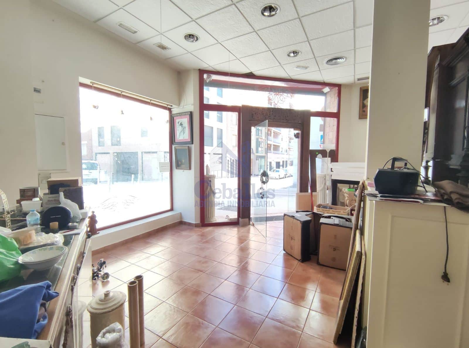 ¡Local Comercial Listo para tu Negocio en el Centro! - Foto 1