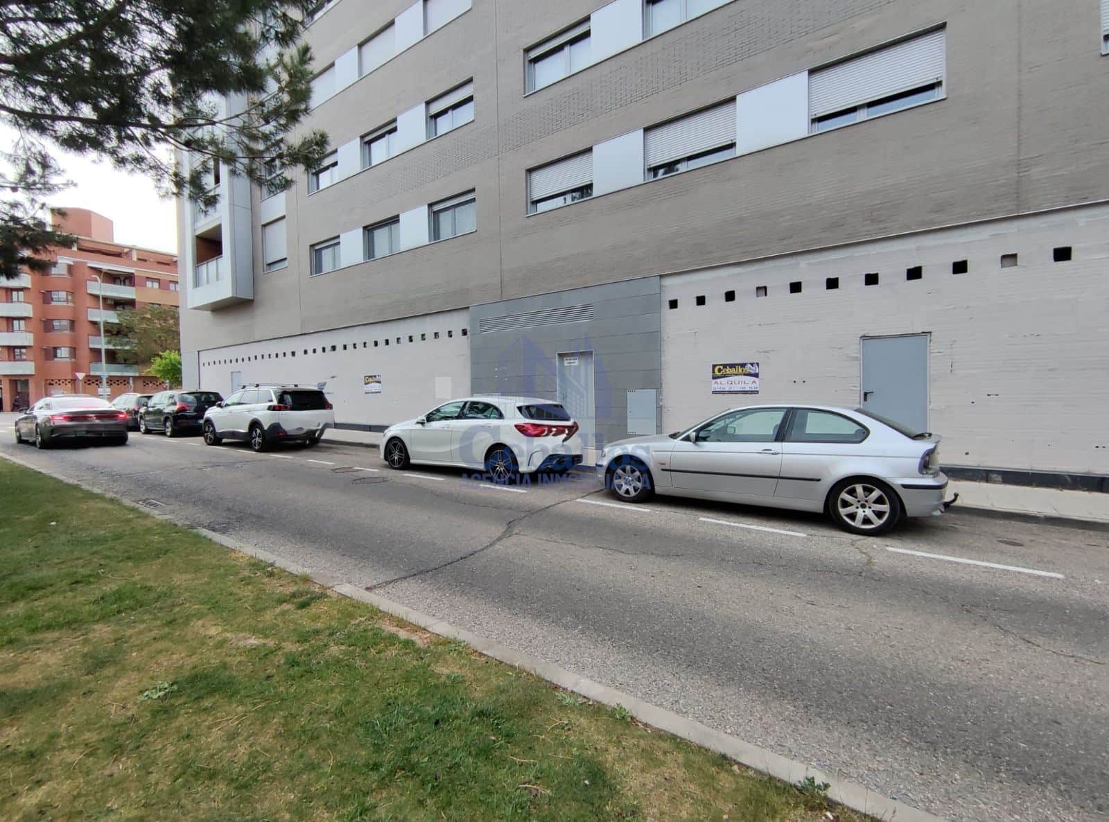 ¡Establece Tu Negocio en la Zona Nueva! Local Comercial en Alquiler - Foto 1