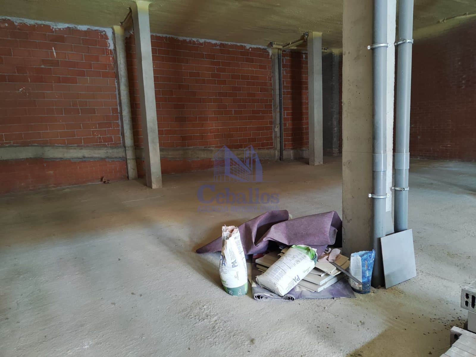 ¡Establece Tu Negocio en la Zona Nueva! Local Comercial en Alquiler - Foto 4