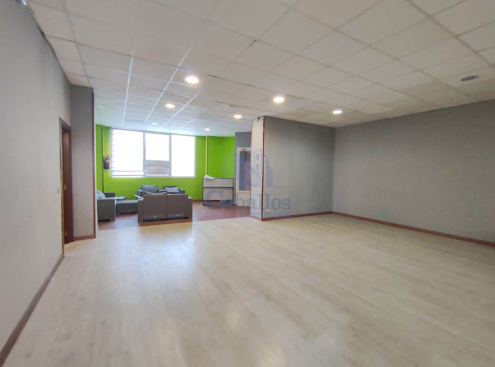 ¡Establece Tu Negocio en una Zona de Expansión en Guadalajara! - Foto 1