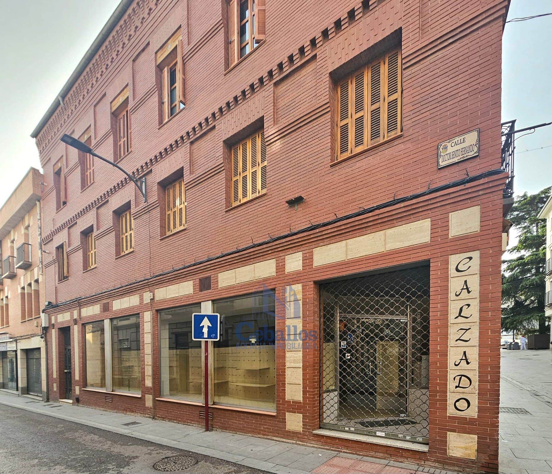 Local comercial en alquiler en Guadalajara - Foto 2