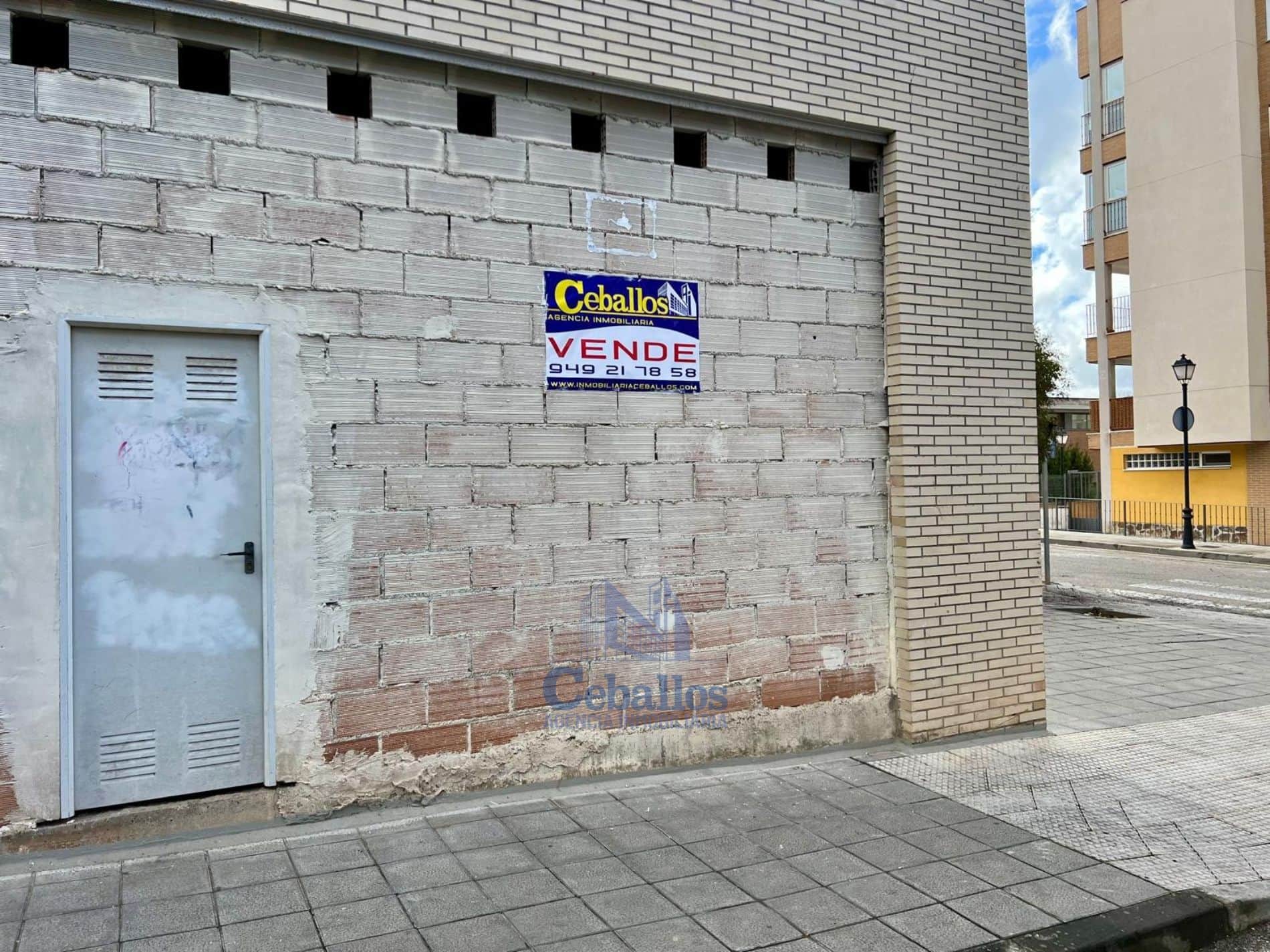 🏢 Local en Esquina en Zona Nueva de Guadalajara – Gran Visibilidad y Potencial - Foto 5