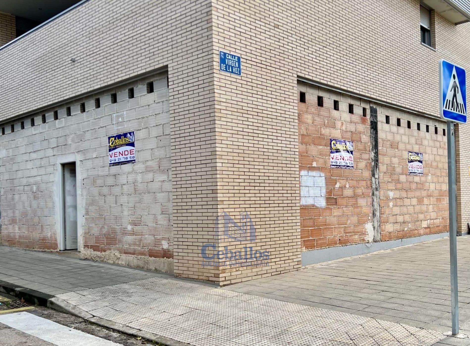 🏢 Local en Esquina en Zona Nueva de Guadalajara – Gran Visibilidad y Potencial - Foto 1