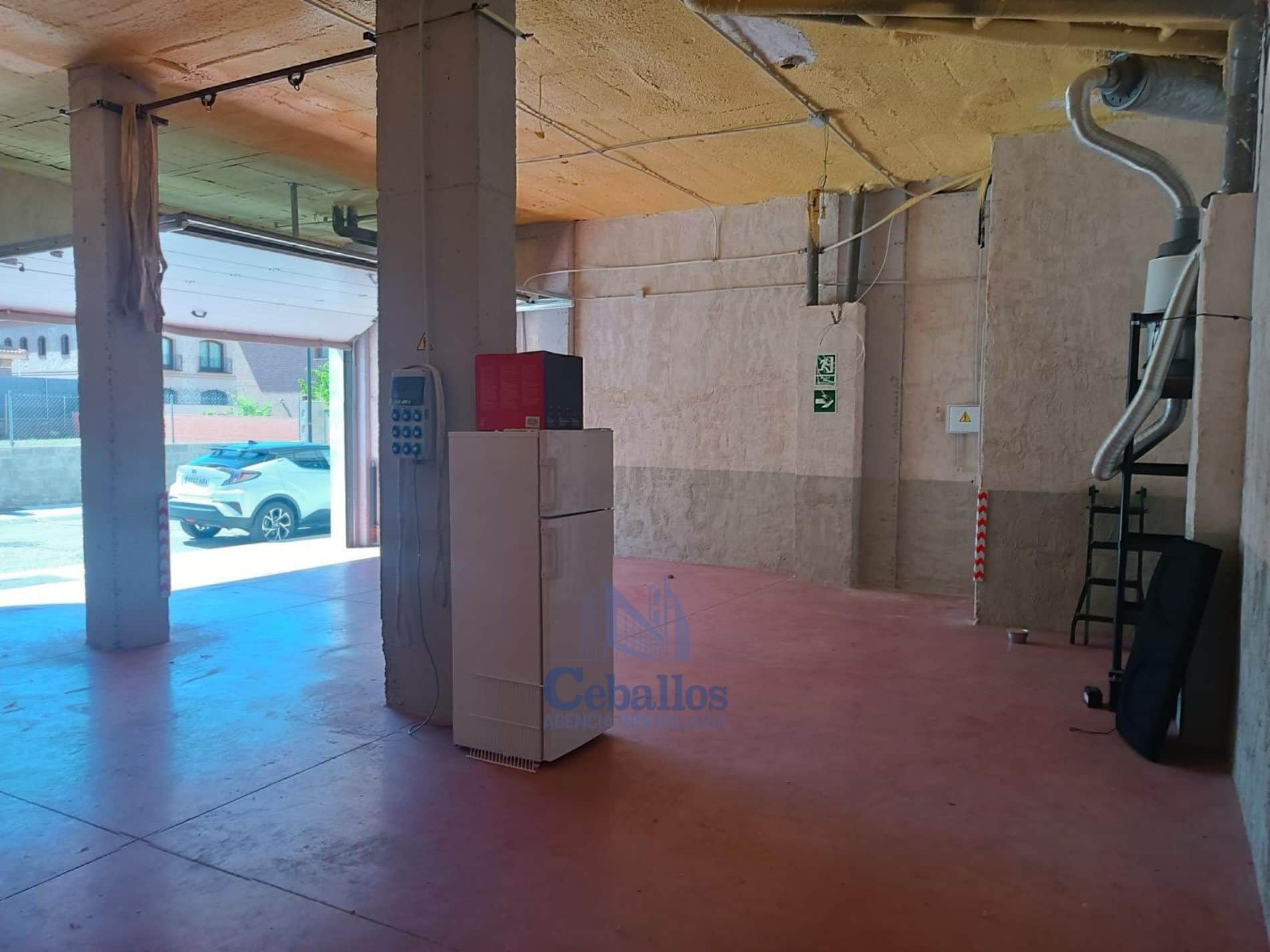 Local comercial en venta en Guadalajara - Foto 2
