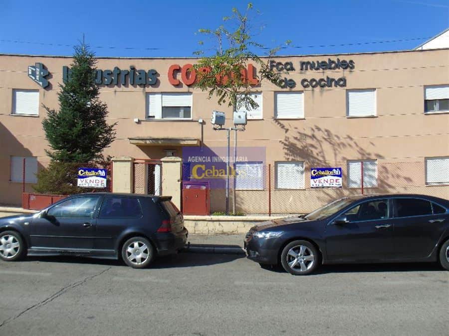 🏭 Nave Industrial de 2.000 m² Totalmente Acondicionada en Calle Lepanto – Polígono El Balconcillo (Guadalajara) - Foto 1