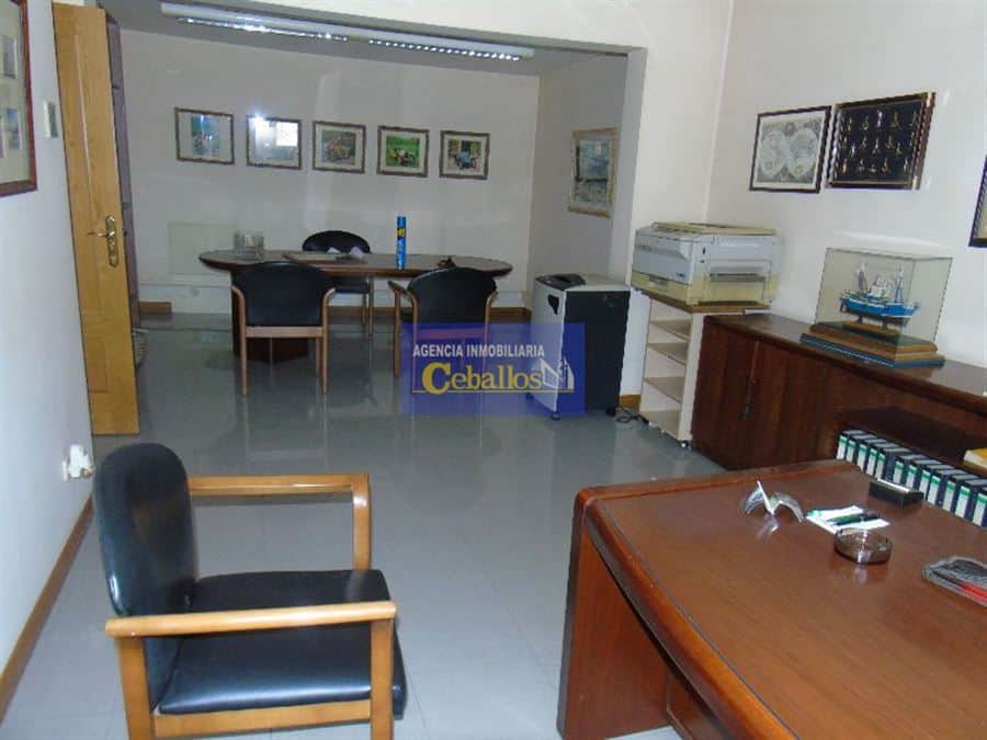 🏭 Nave Industrial de 2.000 m² Totalmente Acondicionada en Calle Lepanto – Polígono El Balconcillo (Guadalajara) - Foto 4