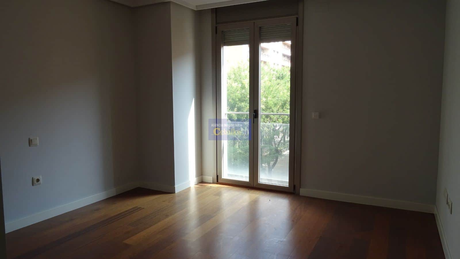 🏙️ AMPLIO PISO CÉNTRICO – En el Corazón de la Ciudad, Espacio, Luz y Comodidad - Foto 1