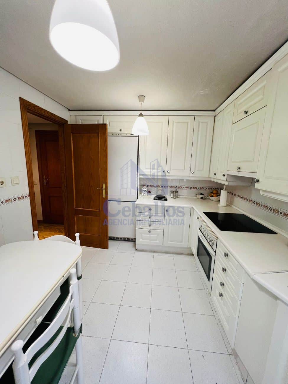 🏡 ¡Tu nuevo hogar en la Zona Ferial! Espaciosa, luminosa y en un entorno inmejorable ✨ - Foto 4