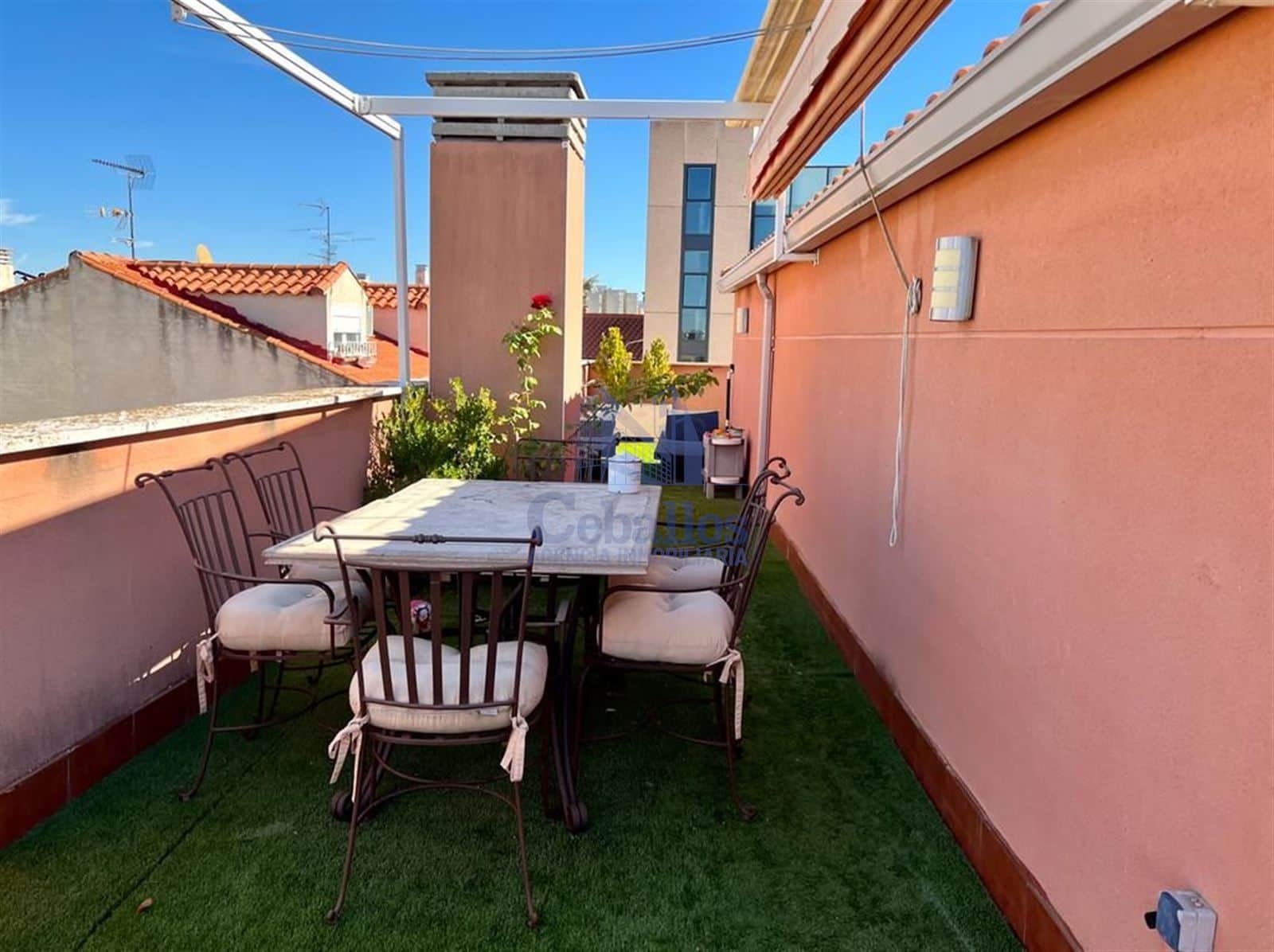 Esplendor en el Corazón de Guadalajara: Dúplex Ático en la Plaza Mayor - Foto 2