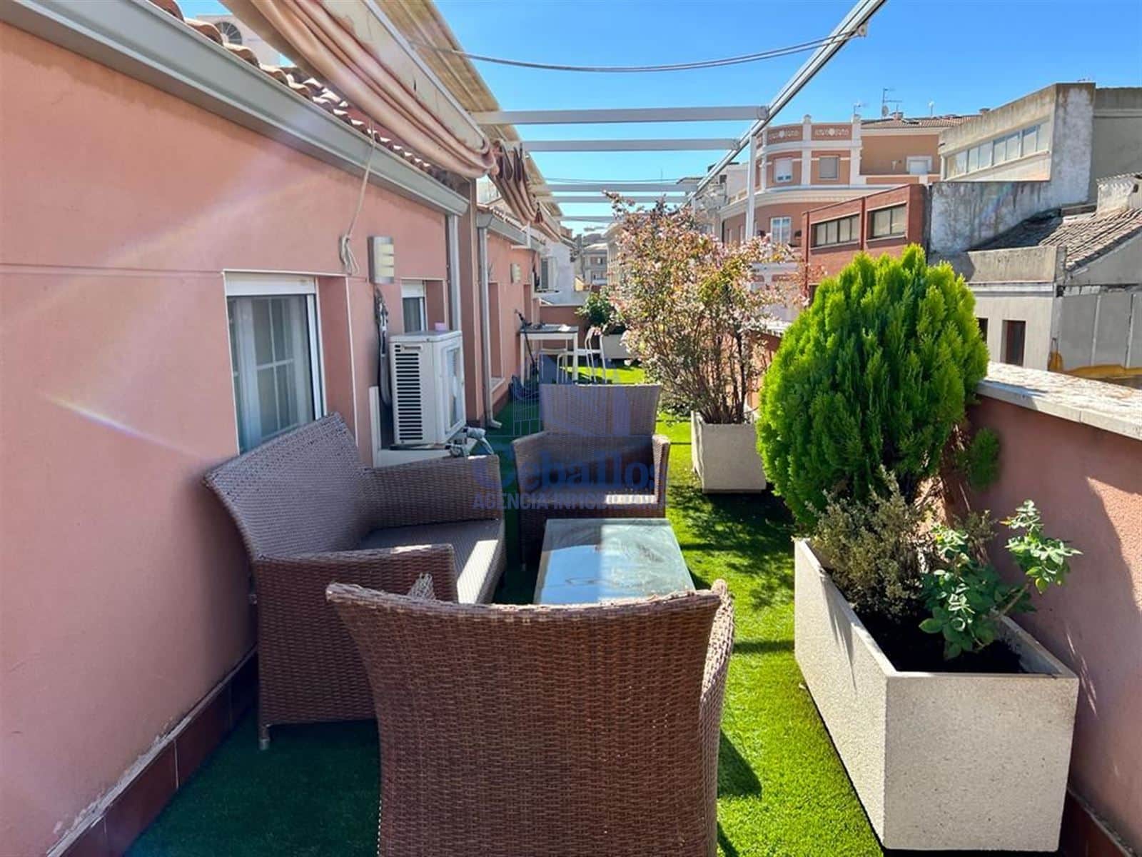 Esplendor en el Corazón de Guadalajara: Dúplex Ático en la Plaza Mayor - Foto 1