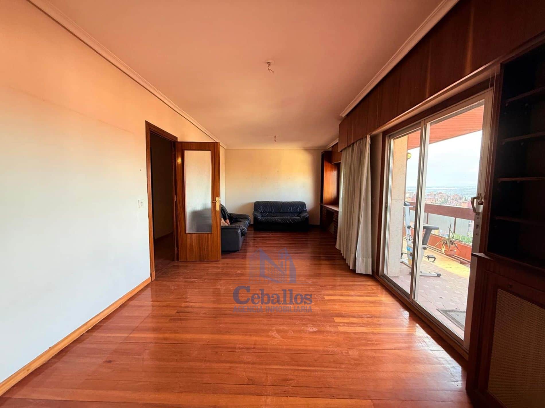 🏙️ Amplia Vivienda en el Centro – 150 m², 5 Dormitorios, 3 Baños y 2 Plazas de Garaje - Foto 5
