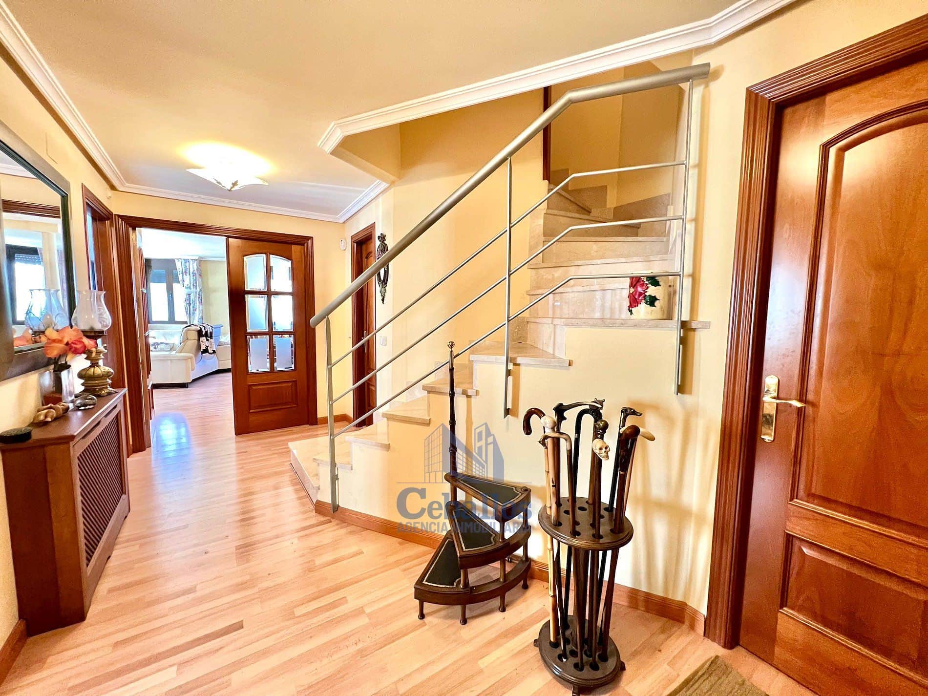 🏡 Vivienda Amplia en Pleno Centro de la Ciudad – 170 m², Garaje y Trastero - Foto 2