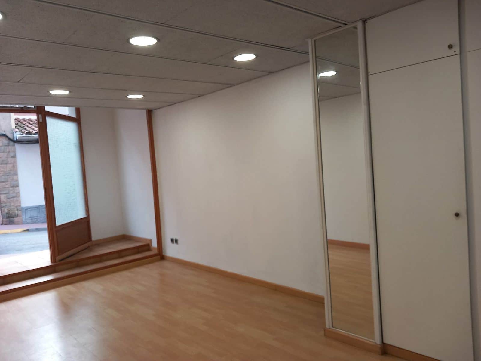 LOCAL CENTRICO CON PROYECTO PARA VIVIENDA - Foto 1