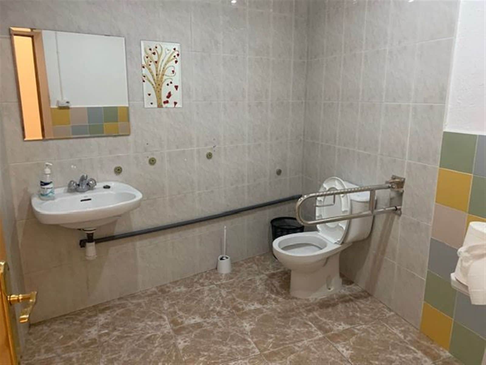 LOCAL EN C PIZARRO ,IMPECABLE - Foto 4