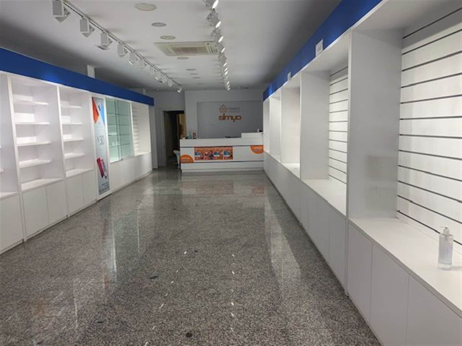 LOCAL COMERCIAL RAMBLA SANT JORDI  78 CENTRO  150M DIAFANO - Foto 1