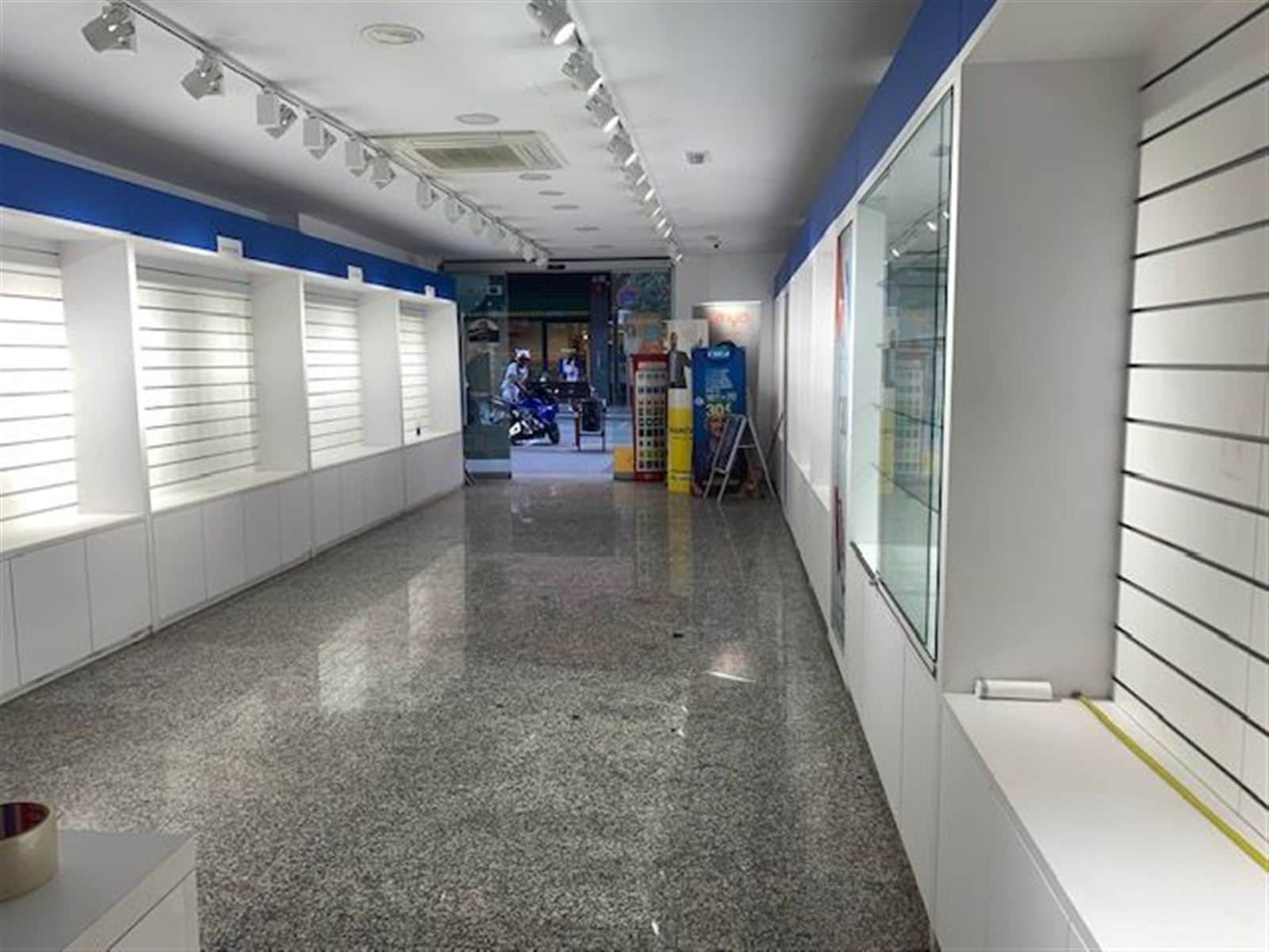 LOCAL COMERCIAL RAMBLA SANT JORDI  78 CENTRO  150M DIAFANO - Foto 2