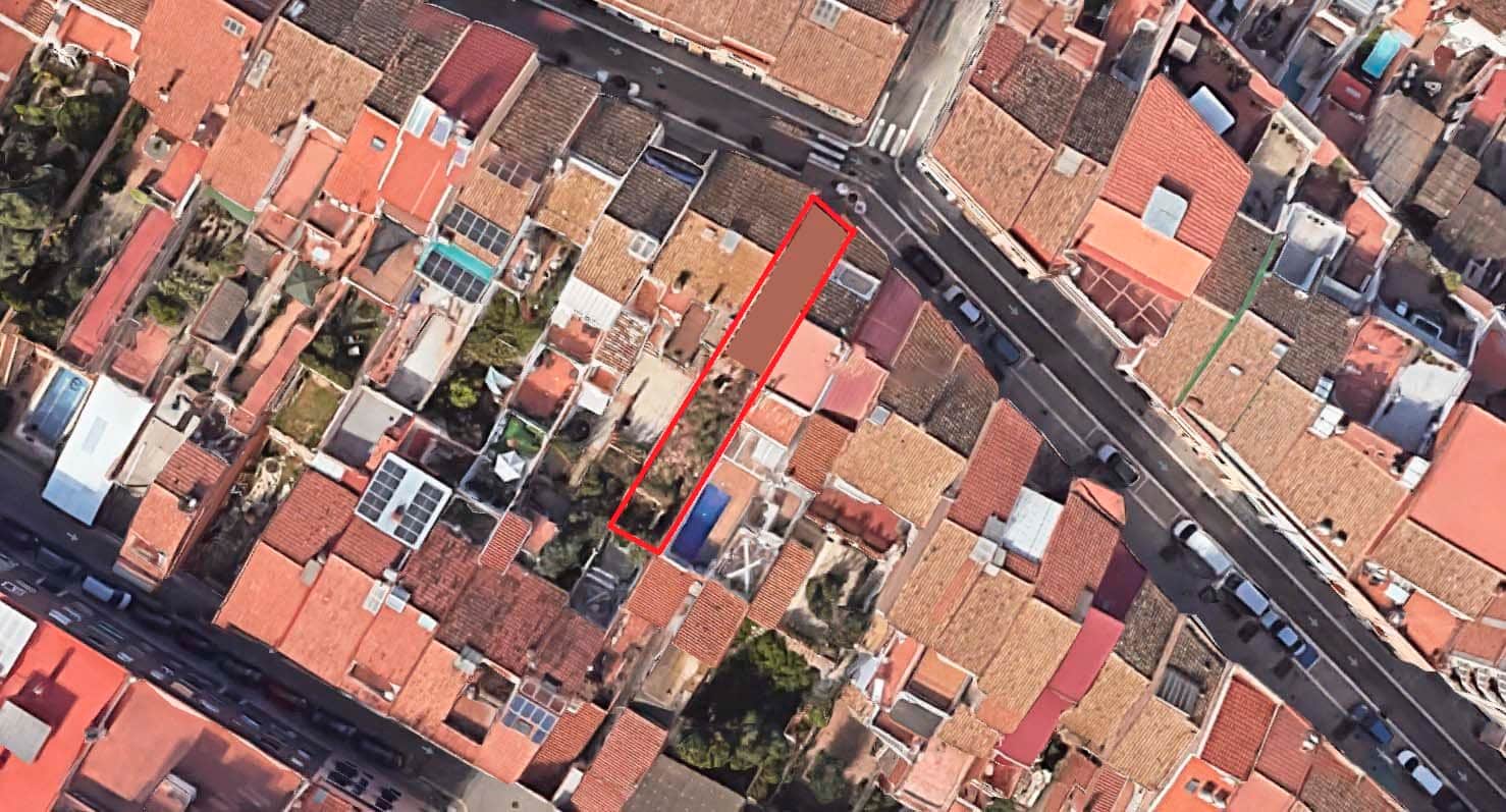 PARCELA EDIFCABLE EN CASC ANTIC - Foto 1