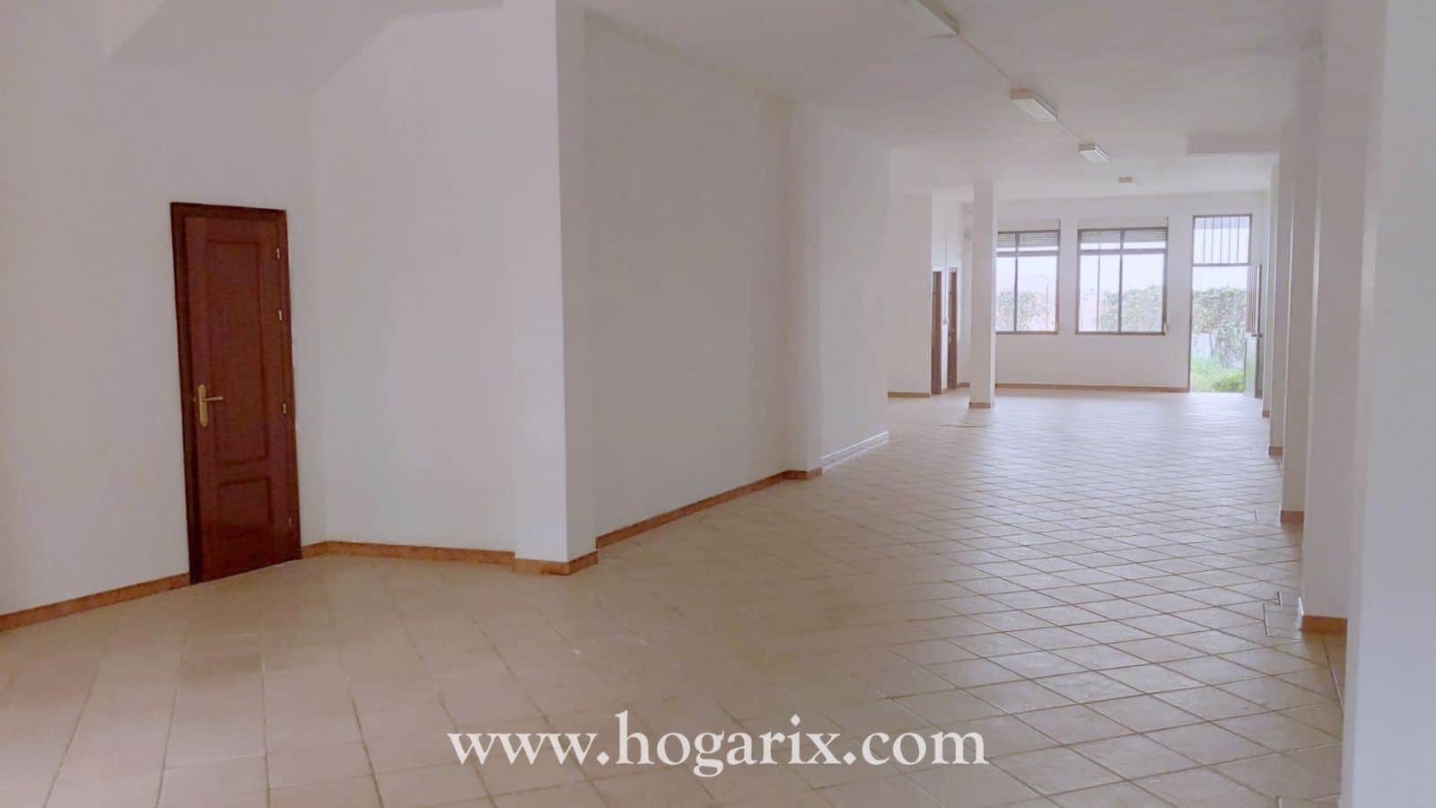 Local comercial en Villanueva de los Castillejos - Foto 2