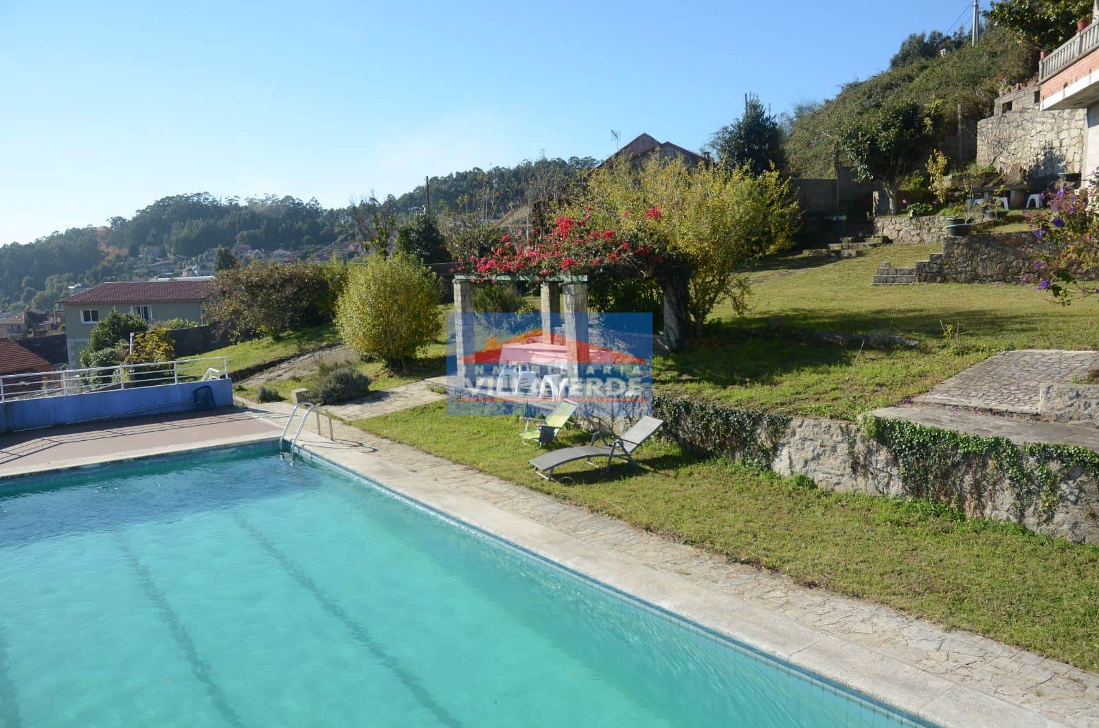 CASA CON PISCINA Y GRAN PARCELA CON PRECIOSAS VISTAS A LA RÍA - Foto 2