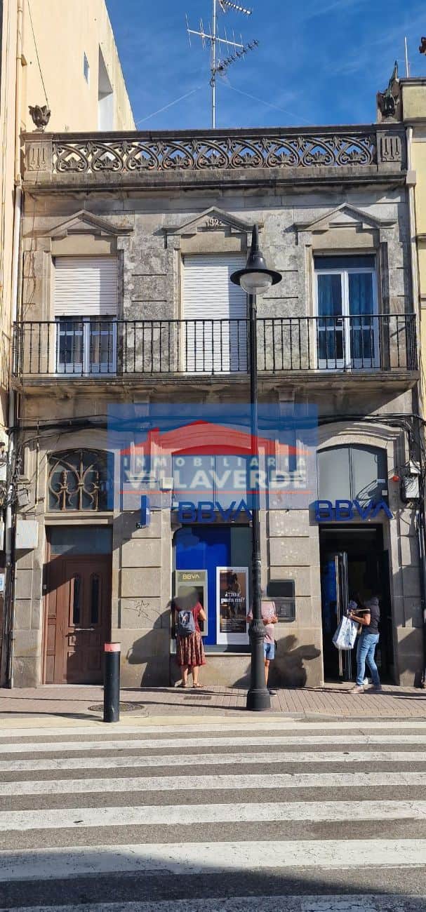 EDIFICIO EN EL CENTRO DE CANGAS, FRENTE AL CONCELLO - Foto 1