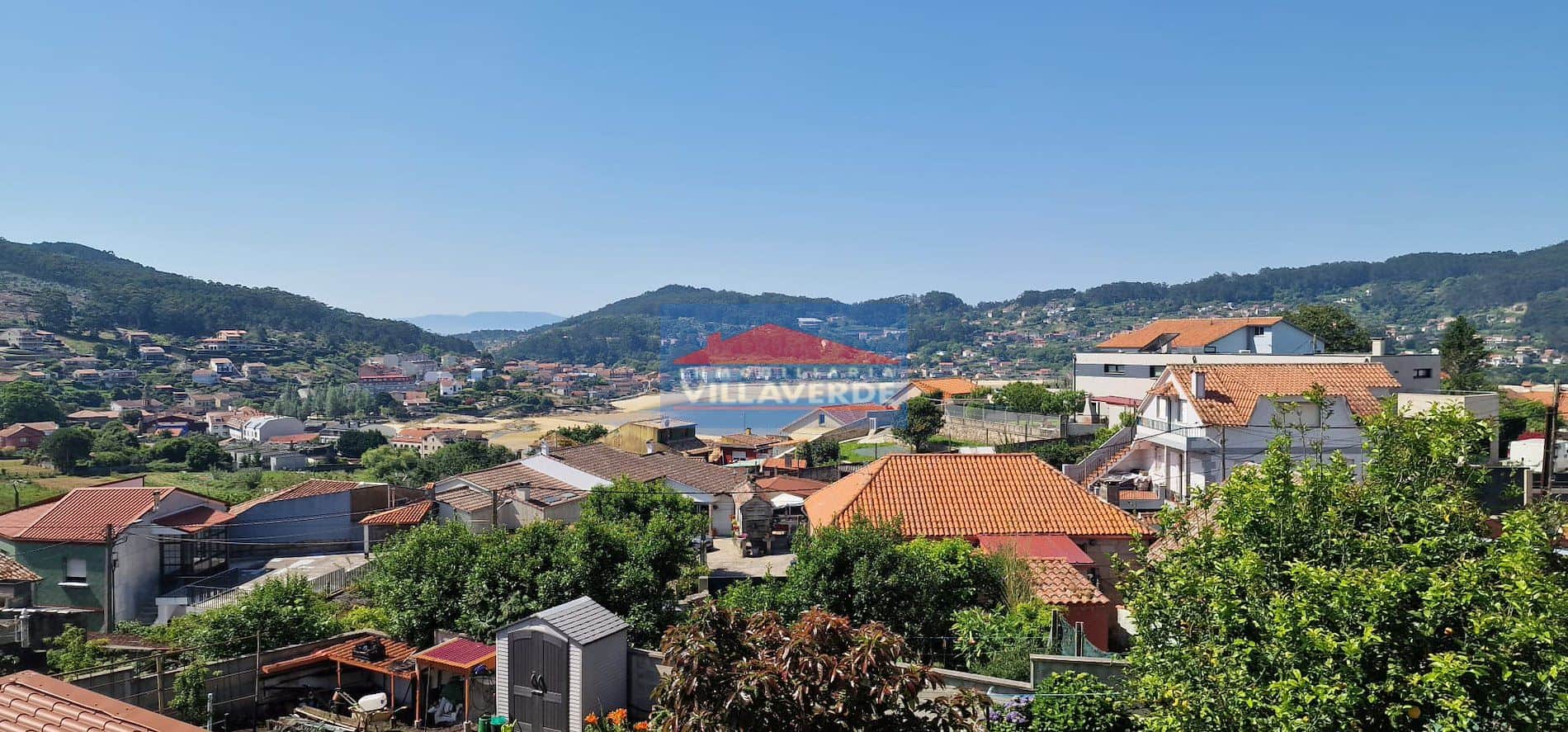 CASA EN VENTA EN ALDÁN CON FINCA AL LADO DE LA PLAYA Y CON VISTAS AL MAR - Foto 2