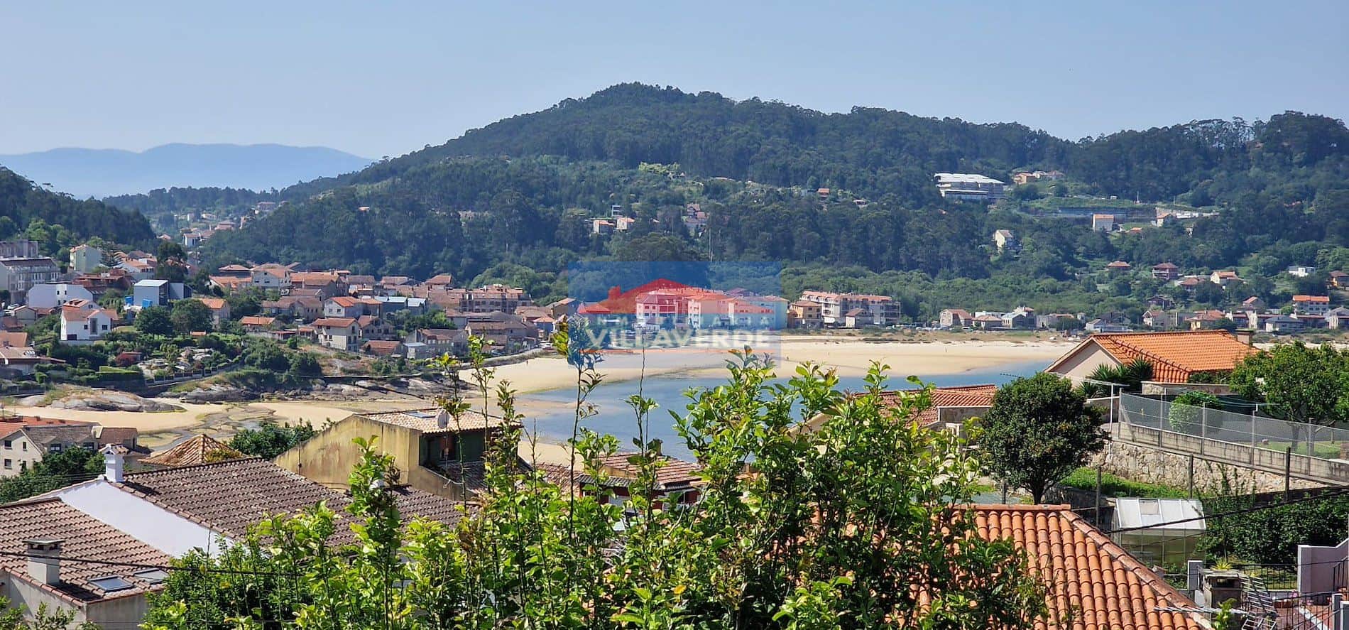 CASA EN VENTA EN ALDÁN CON FINCA AL LADO DE LA PLAYA Y CON VISTAS AL MAR - Foto 1